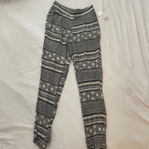 Rue 21 Small Black & White Patterned Pants